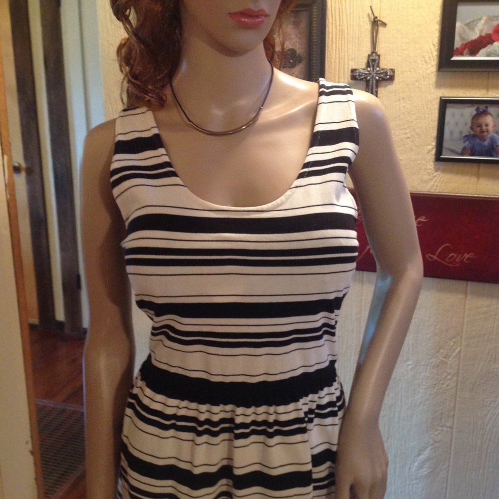 ❌ SOLD ❌. ❤️. J.CREW DRESS - Picture 2 of 4